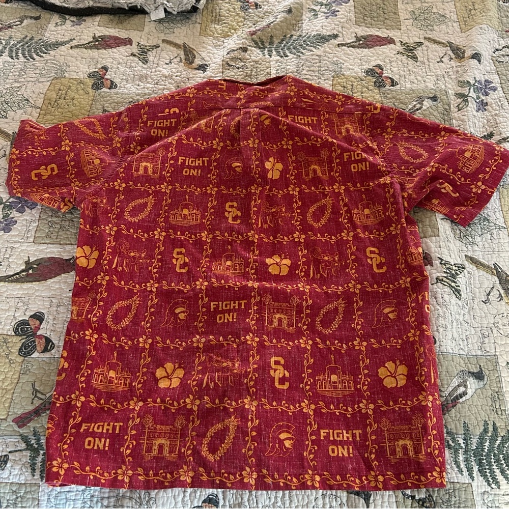 USC alumni Hawaiian shirt featuring school mascot and sights